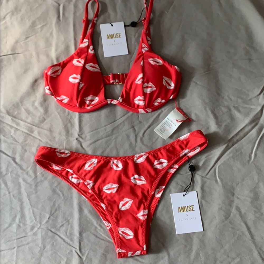 Amuse Society Flynn Skye Red KISS bikini XS/S